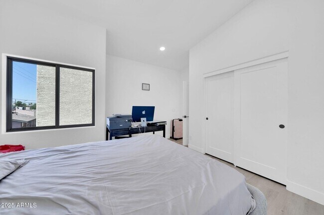 Building Photo - 3034 N 39th St