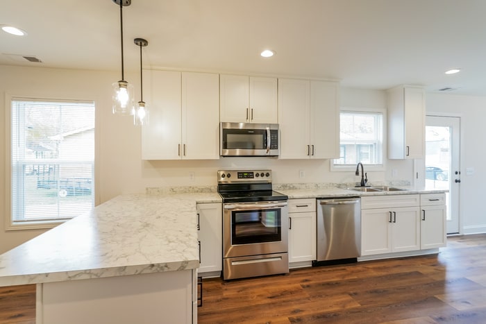 Building Photo - 658 19th Ave W