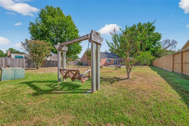 Building Photo - 6107 Howland Ct