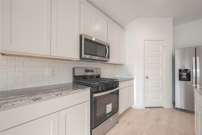 Building Photo - 4906 Edgewood Dr