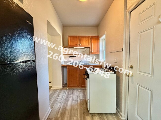Building Photo - 110 S Cowen St Exd