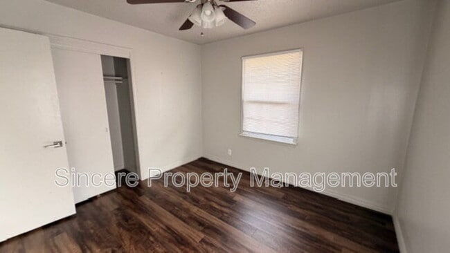 Building Photo - 1425 N Sterling Ave