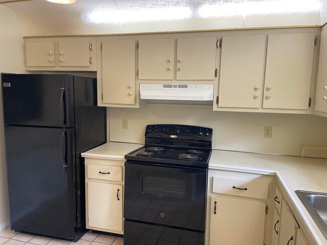 Building Photo - 4760 Lucerne Lakes Blvd