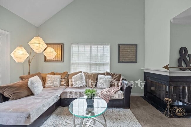 Building Photo - 949 Pensford Dr