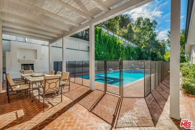 Building Photo - 9669 Oak Pass Rd