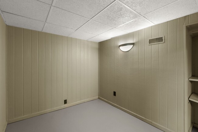 Building Photo - MOVE IN READY! Passed Occupancy!!! Move in BEFORE the holidays! Refrigerator included.