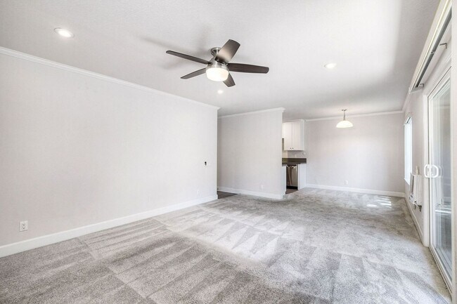Building Photo - 1 Bedroom, 1 Bathroom Condo in the Villa La Jolla Community