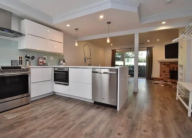 Primary Photo - Danville Townhouse 2 bed / 1.5 bath - Near...