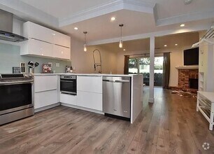 Building Photo - Danville Townhouse 2 bed / 1.5 bath - Near...
