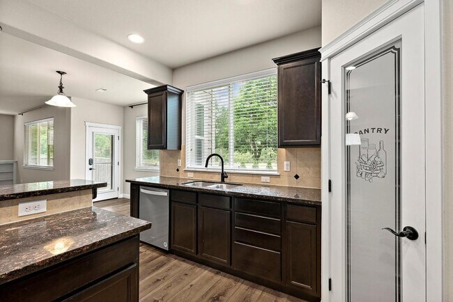 Building Photo - 15592 Chad Dr SE