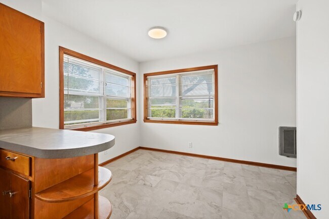 Building Photo - 1511 Ranch Rd 12