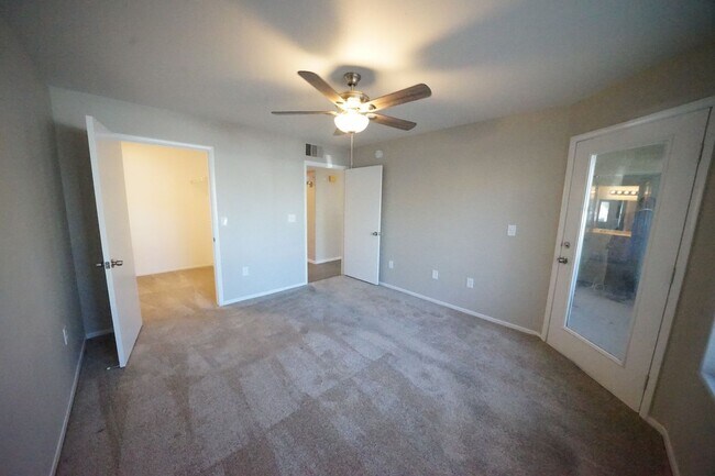 Building Photo - 5710 E Tropicana Ave
