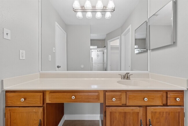 Building Photo - 10506 Ivy Oaks Ln