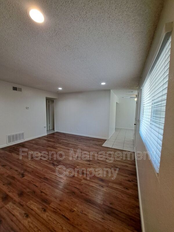 Building Photo - 122 N College Ave
