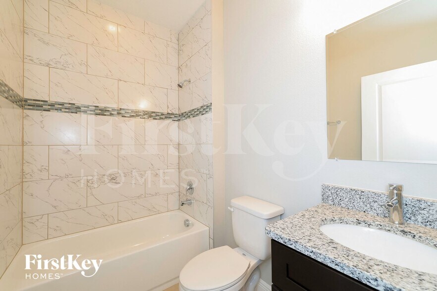 Building Photo - 650 Hudson Valley Dr