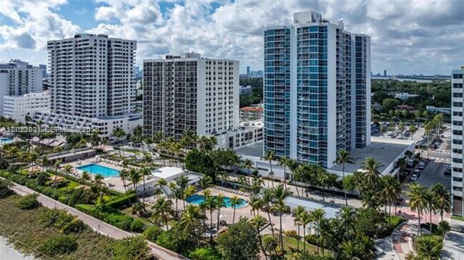 Building Photo - 2655 Collins Ave