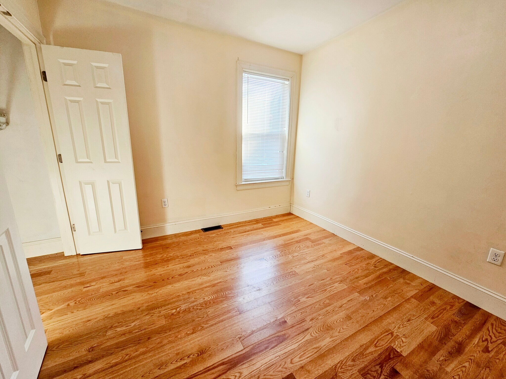 Building Photo - 35 Pratt St