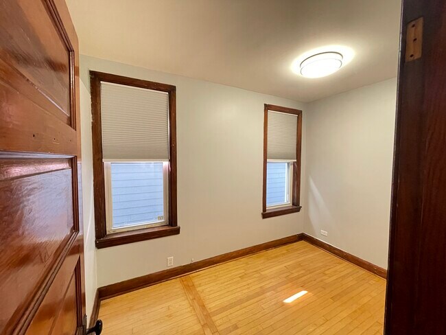 Building Photo - 3215 N Albany Ave