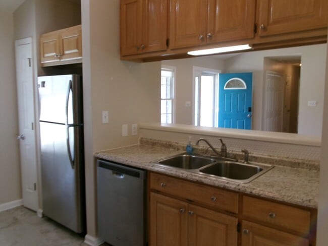 Building Photo - 2 bedroom,2 bath home in Meadowoods commun...