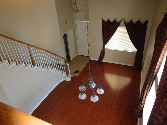 Building Photo - Gorgeous Golden Valley aHome