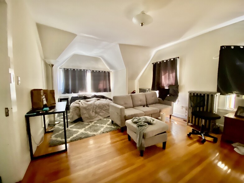Primary Photo - 35 Parsons St