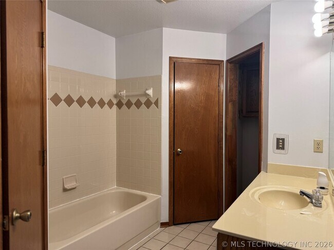 Building Photo - 451 W 113th St