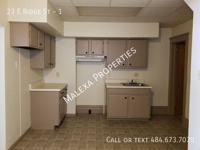 Building Photo - 23 E Ridge St