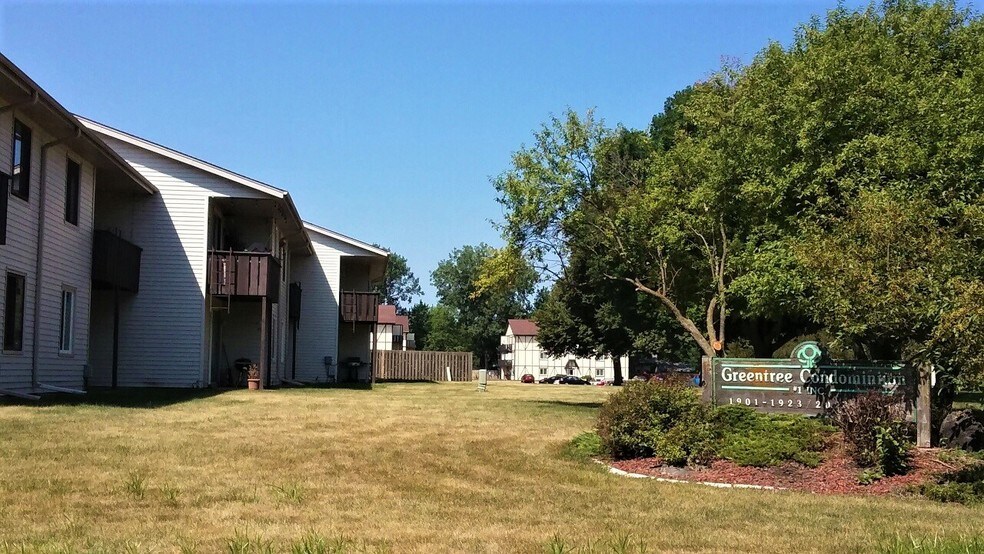 Building Photo - 1923 NW Hickory Ln