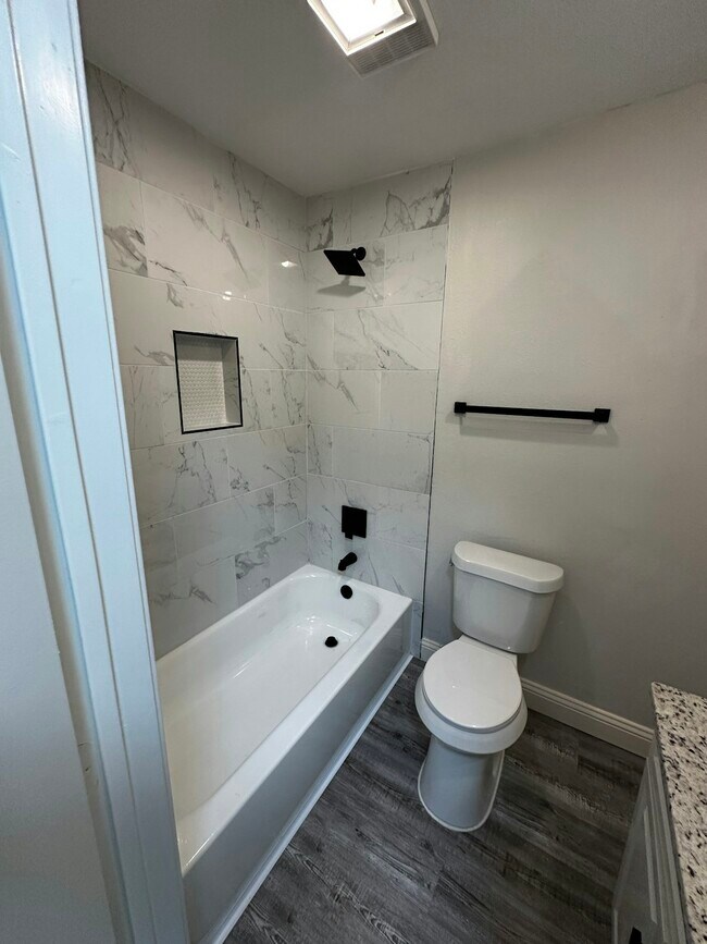 Building Photo - 415 N 19th St