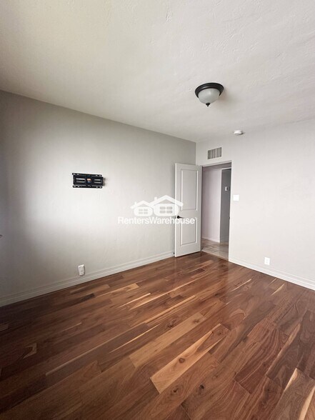 Building Photo - 4707 E Montecito Ave