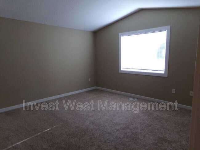 Building Photo - 1210 NE 163rd Ct