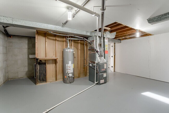 Building Photo - UPDATED 2 Bedroom Duplex With Garage!!