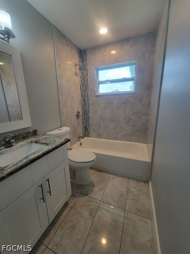 Building Photo - 203 Redcliff Ave