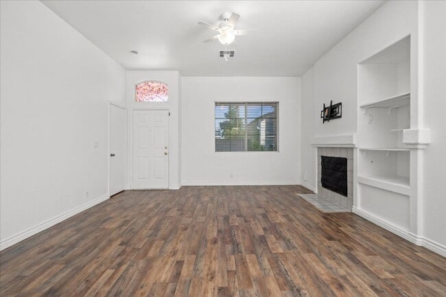 Building Photo - Single Story 3 Bedroom Home with Open Concept