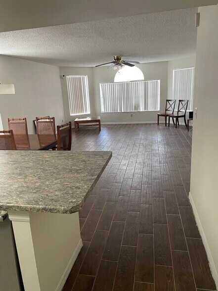Building Photo - 2489 Sweetwater Club Cir