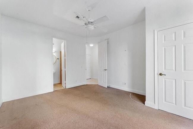 Building Photo - 2469 NE 14th St