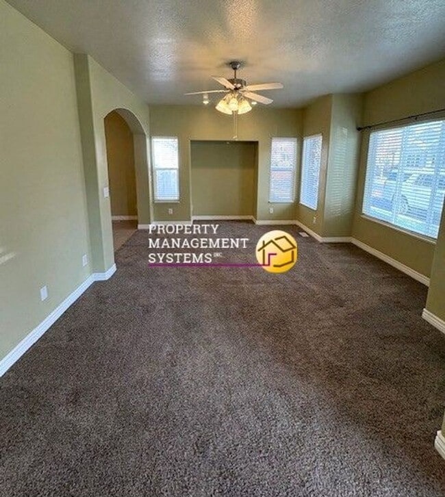 Building Photo - 3 Bedroom Townhome in Layton!