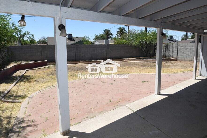 Building Photo - 325 W Highland Ave