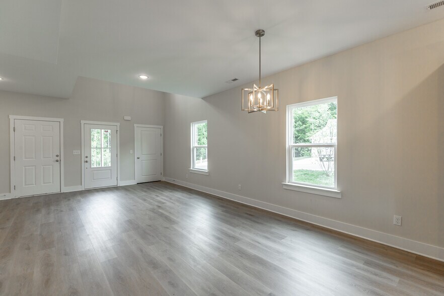 Building Photo - 4659 Heiskell Dr