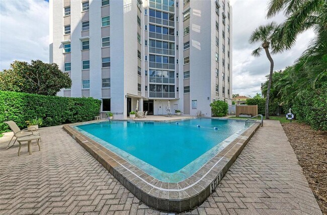Building Photo - 435 S Gulfstream Ave