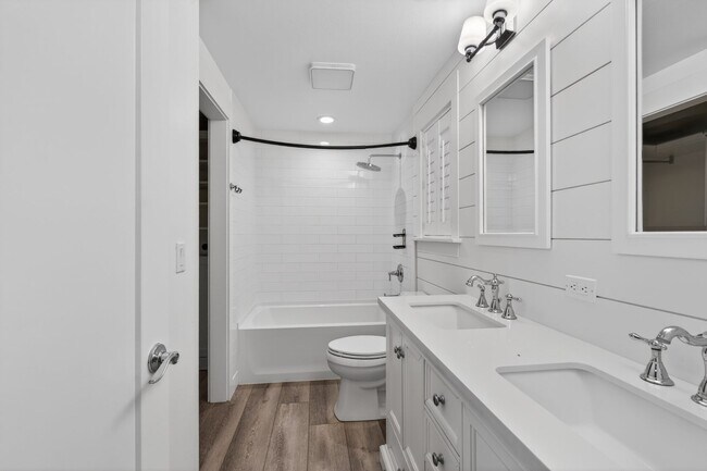 Building Photo - The Ultimate Gig Harbor Retreat!
