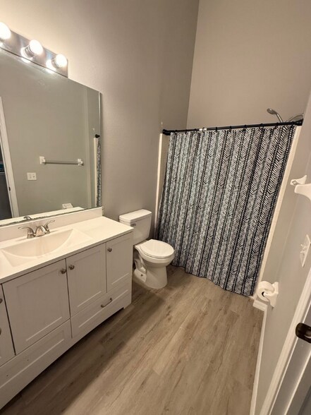 Building Photo - 8512 Shallow Creek Ct