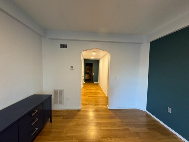 Building Photo - 1525 N Front St