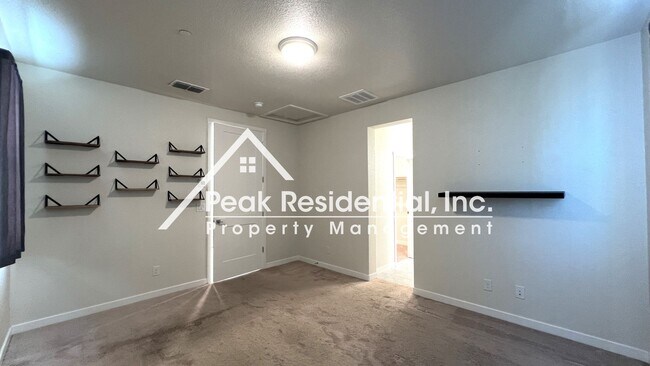 Building Photo - Newer 3bd/2.5ba West Sacramento Home with 2 Car Garage!