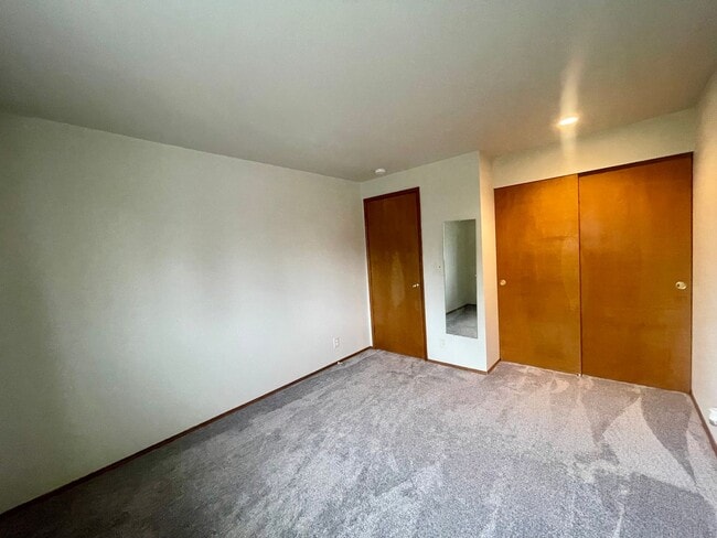 Building Photo - 4 bedroom, 2.5 Bath House in Mukilteo, $3995 per month