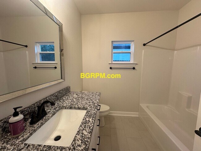 Building Photo - 3 BD 2 BA
