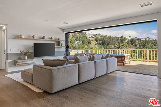 Building Photo - 2612 Carman Crest Dr