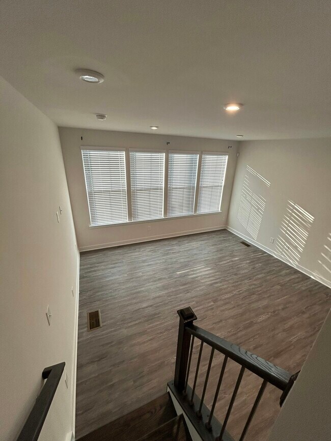 Building Photo - 3621 S Tryon St