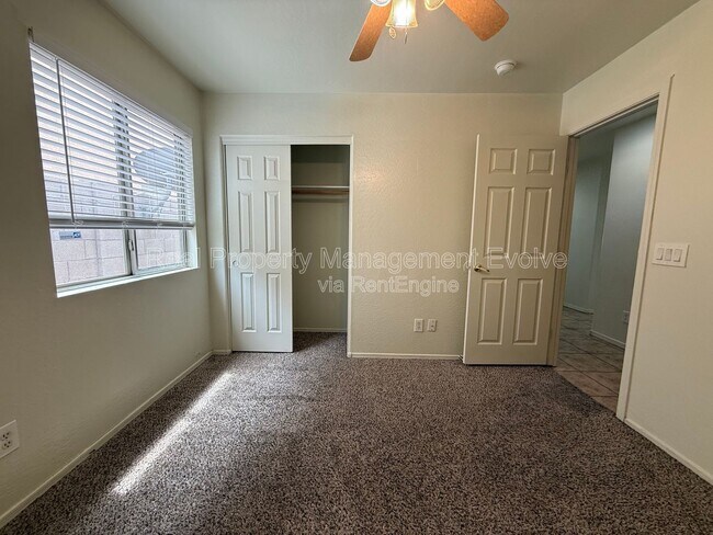 Building Photo - 1225 W Shumway Farm Rd