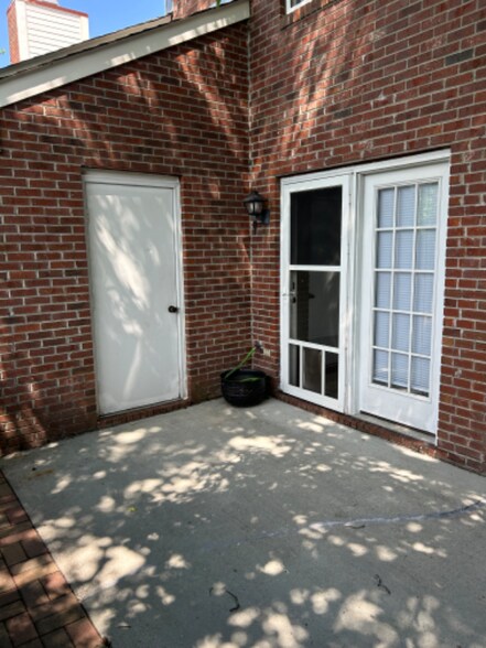 Building Photo - 5050 Lamppost Cir